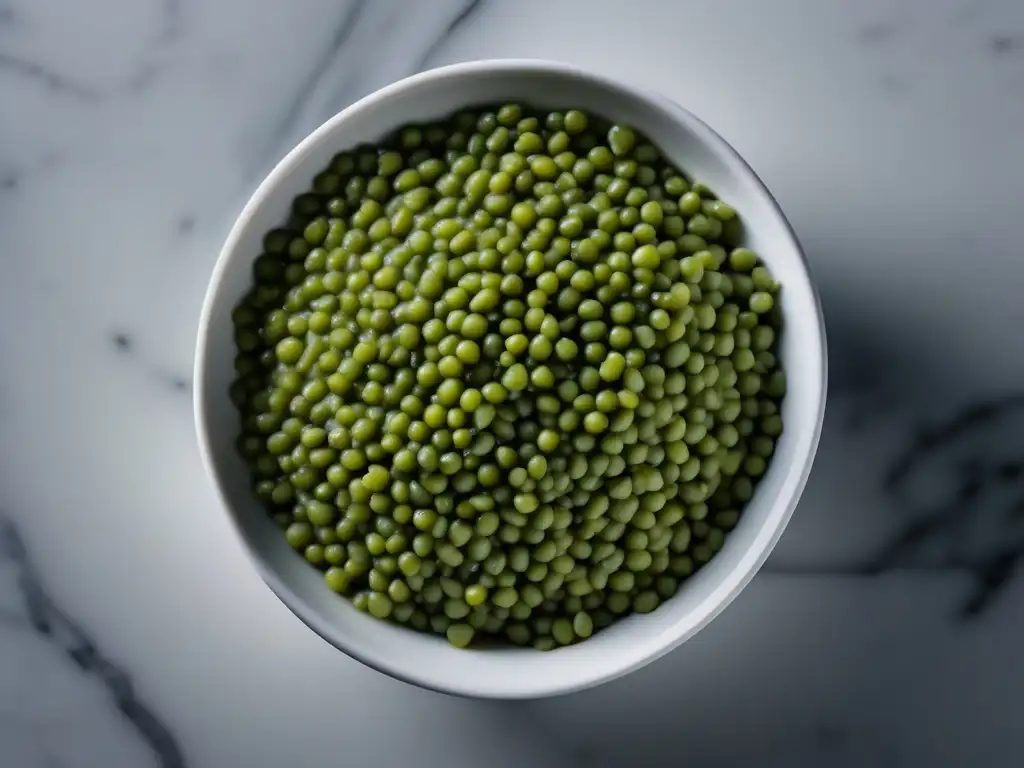 La maravilla de las lentejas verdes: Nutritivas y versátiles en un elegante tazón sobre mármol blanco