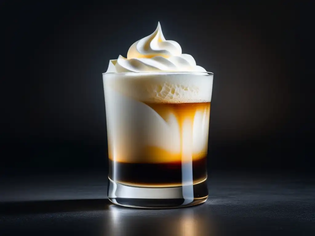 Preparar auténtico cóctel White Russian - Imagen de cristal con bebida en capas, contraste y elegancia